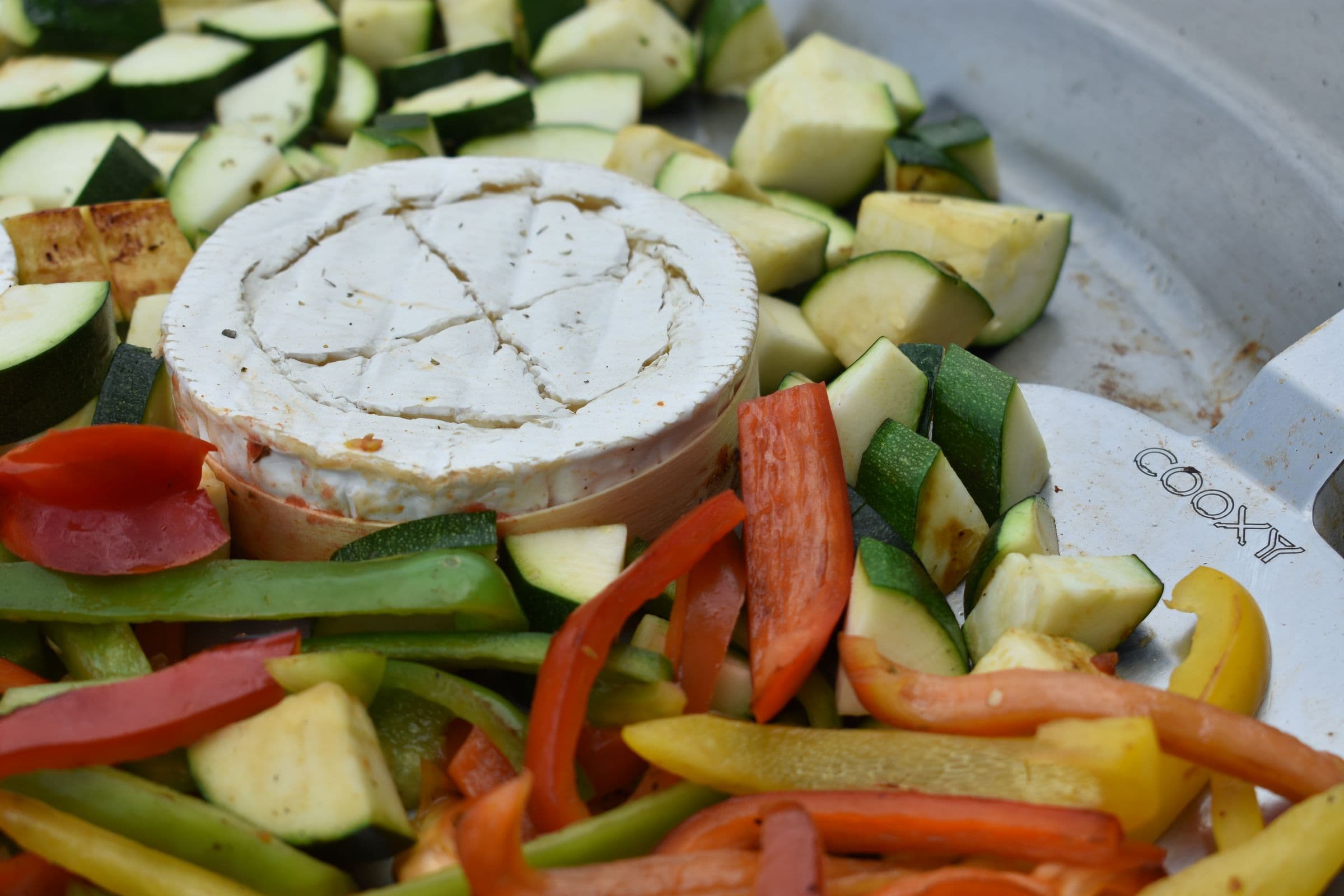 Légumes et camembert grillés sur la plaque COOXY